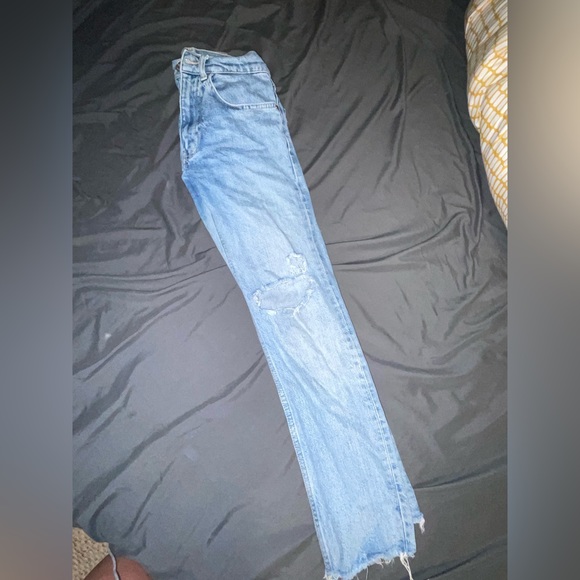 Zara Straight Cut Ripped Jeans 👖 - Picture 1 of 2
